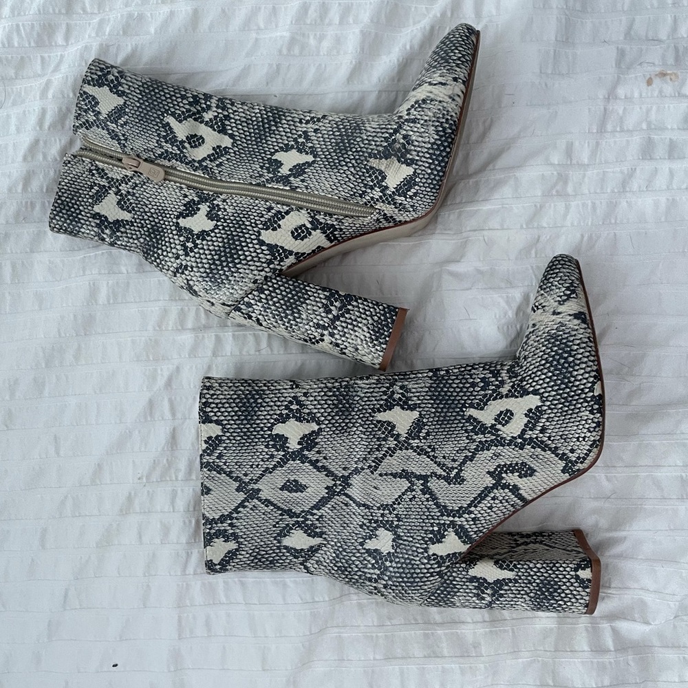 PRETTY LITTLE THING Snakeskin Ankle booties